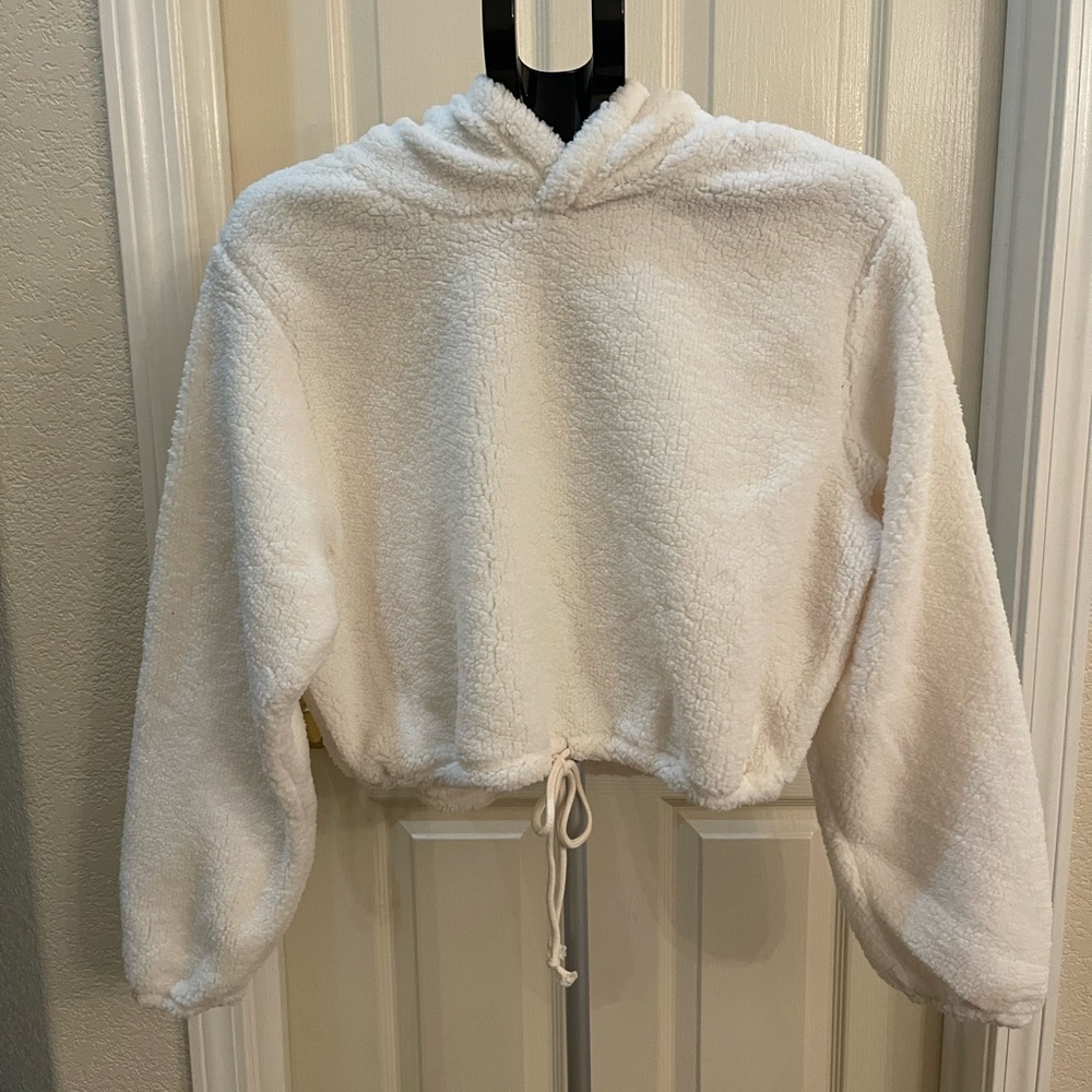 Sherpa feel like material crop hoodie